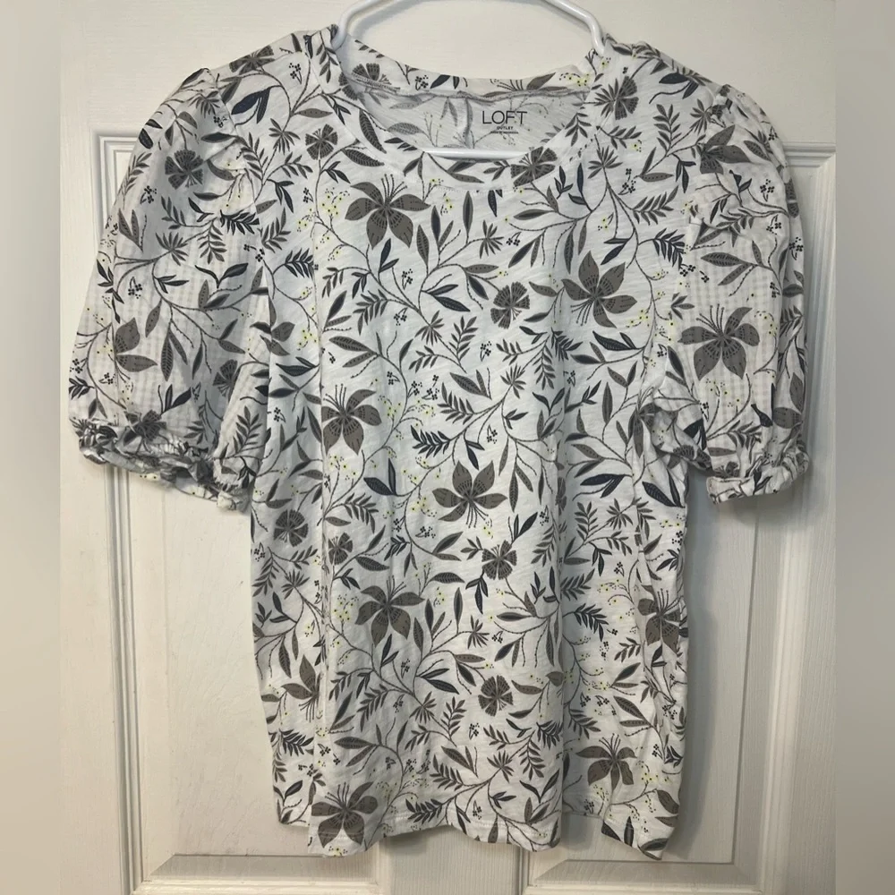 LOFT Outlet White Base Puff Sleeve Shirt w/Botanical Leaf Pattern Size Large